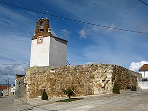 Archivo:Castillo de Galinduste (Salamanca)