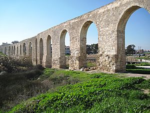 Archivo:Cyprus - Larnaca Bekir Pasha Aqueduct 8