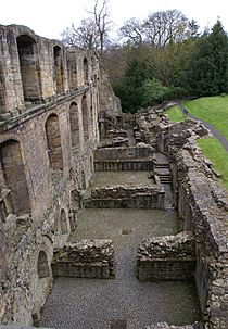 Archivo:Dunfermline Palace 20080503 from east