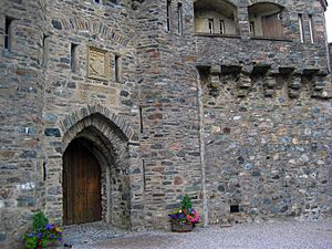 Archivo:Eilan Donan Castle Entrance