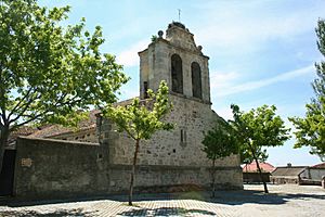 Archivo:Espadaña Iglesia Parroquial Cabanillas de la Sierra