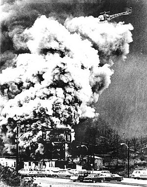 Archivo:Farmington-Mine-Disaster-smoke