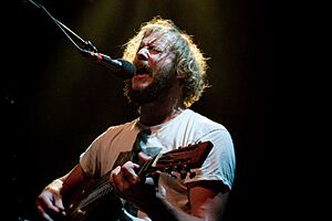 Archivo:Flickr - moses namkung - Bon Iver 3