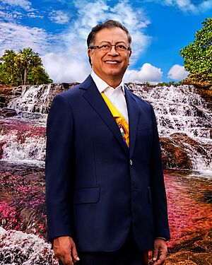 Foto Oficial Presidente Gustavo Petro (52274966005).jpg