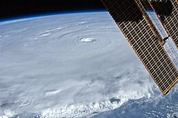 Archivo:ISS024-E aug 30 2010 Hurricane Earl