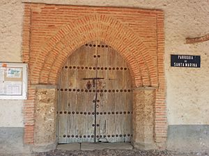 Archivo:Iglesia de Cazanuecos (puerta)