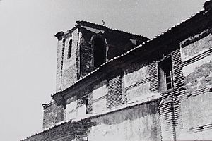 Archivo:Iglesia de Villamelendro de Valdavia - Torre campanario original 002