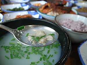 Archivo:Korean clam soup-Jaecheopguk-01
