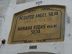 Archivo:Lápida de Medardo Ángel Silva (22881008333)