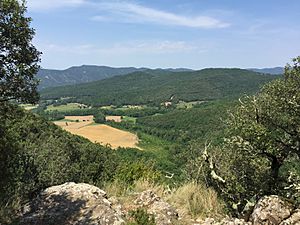 Archivo:La Vall d'en Bas, Province of Girona, Spain - panoramio (15)
