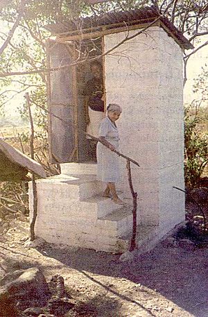 Archivo:Letrina abonera terminada