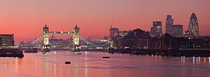Archivo:London Thames Sunset panorama - Feb 2008