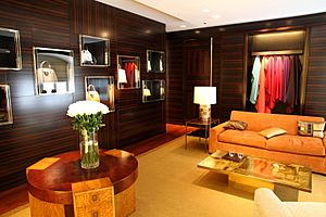 Archivo:Louis Vuitton VIP room in Vienna