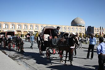 Archivo:Naghs Jahan Horses