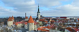 Archivo:Old town of Tallinn 06-03-2012