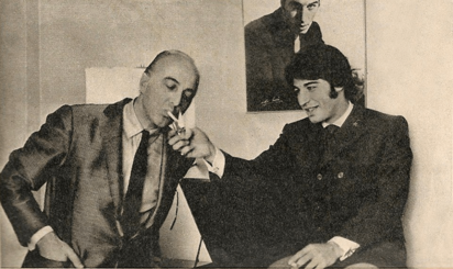 Archivo:Oscar fumando un cigarrillo junto a su amigo Sandro