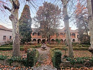 Archivo:Palacio del Cuzco, en Víznar (Granada)
