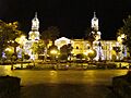 Plaza de Armas de Arequipa de noche.