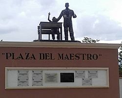 Plaza del Maestro en Orozco, Chihuahua.jpg