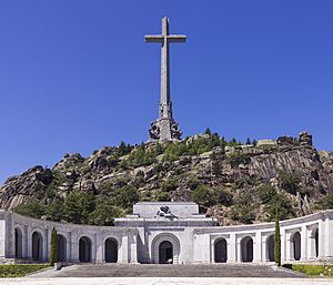Archivo:SPA-2014-San Lorenzo de El Escorial-Valley of the Fallen (Valle de los Caídos)