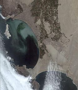 Archivo:Satellite photo of Chimbote Peru