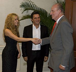 Archivo:Shakira with Rey Juan Carlos and Alejandro Sanz