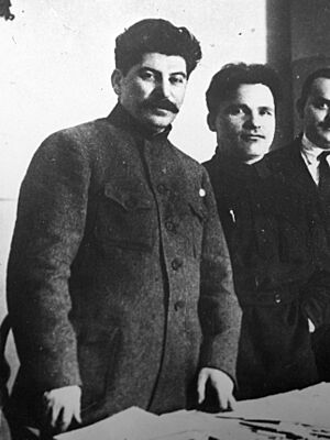 Archivo:Stalin and Kirov