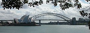 Archivo:Sydney Harbour Bridge and Opera House