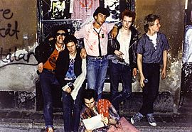 Archivo:Tdpe 0002 xs Thomas Dellert and the Sex Pistols 1978