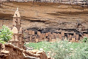 Archivo:Tellem Dwelling Bandiagara Escarpment Mali