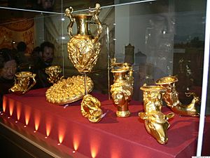 Archivo:Thracian treasure NHM Bulgaria