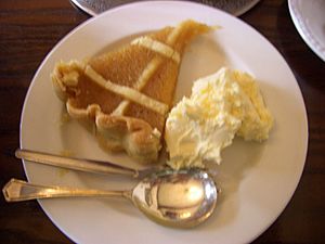 Archivo:Treacle Tart with clotted cream
