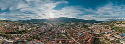 Vista de Girón (Santander) en dron 02.jpg