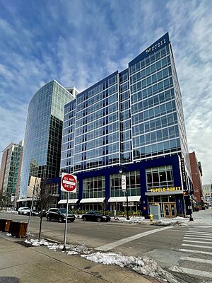 Archivo:Warner Tower & Hyatt Place, 2021
