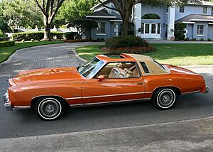 Archivo:1977 Chevrolet Monte Carlo Landau