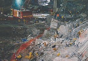 Archivo:1993 World Trade Center bombing debris investigations