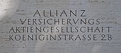 Archivo:Allianz Koeniginstr Inschrift