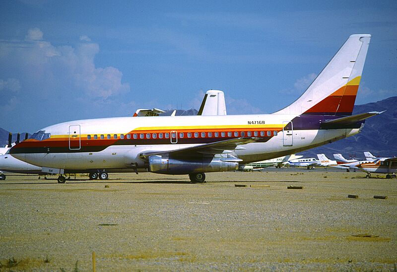 American Airlines Boeing 737-100; N471GB, September 1988 CAK (6350986473)