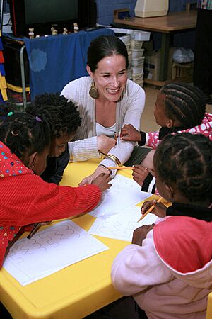 Archivo:Ashley Biden Plays Games With South African Children (4690981899)