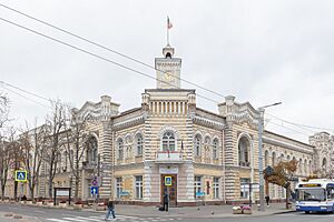 Archivo:Ayuntamiento, Chisináu, Moldavia, 2023-11-03, DD 20