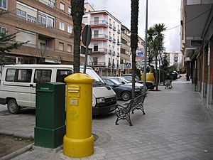 Archivo:Buzón de Correos en Alcalá la Real
