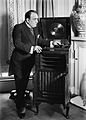 Caruso with phonograph2