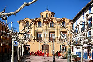 Archivo:Casa Grande, Villarroya de la Sierra, España1