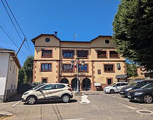 Archivo:Casa consistorial de Murias de Paredes