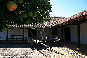 Archivo:Casa cuna de Arturo Prat. Patio