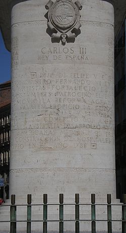 Archivo:Detalle del pedestal de la estatua ecuestre de Carlos III en la Puerta del Sol de Madrid (España)