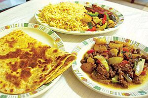 Archivo:Djiboutian rice (bariis) and fish (kalluun), Liver (beerka) with vegetable also (Sabaayad) pancakes