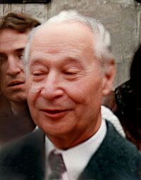Archivo:Dubcek (upscale)