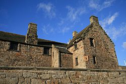 Archivo:East Range of Aberdour Castle