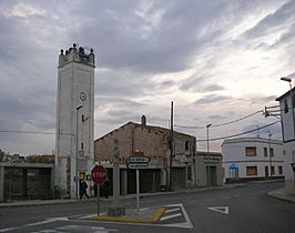 Torre del reloj en el cruce.